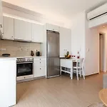 Ocean Breeze Apartment