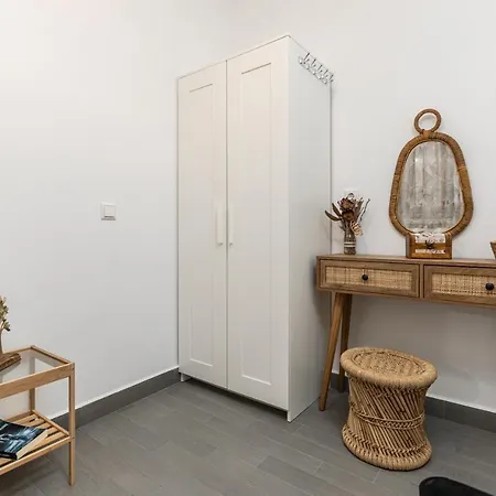 Ocean Breeze Apartment