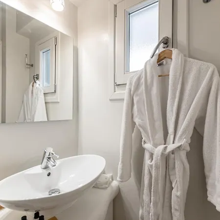 Ocean Breeze Apartment